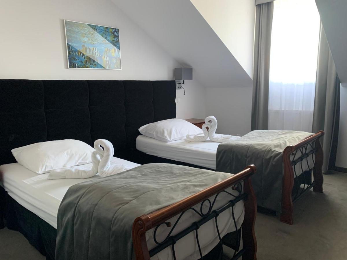Hotel Kameleon タルノブジェク エクステリア 写真