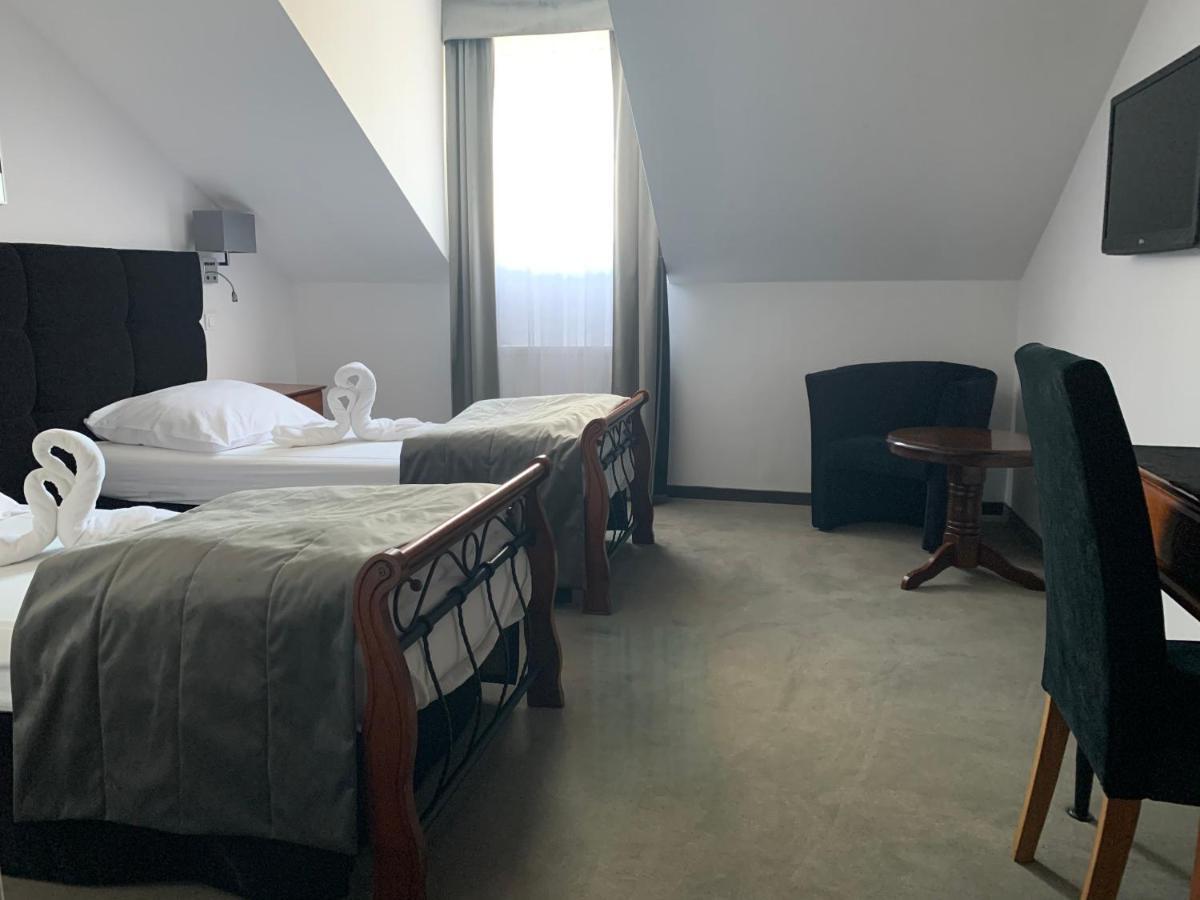 Hotel Kameleon タルノブジェク エクステリア 写真