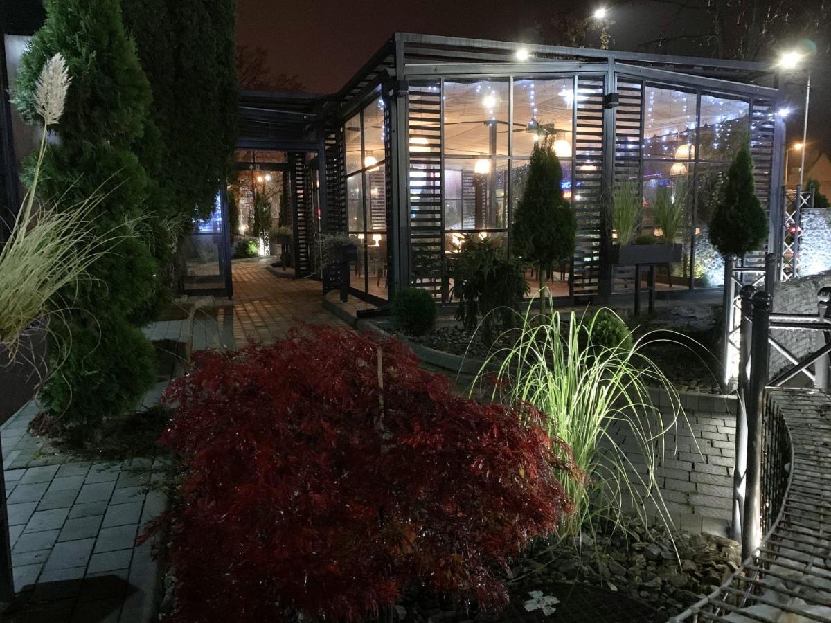 Hotel Kameleon タルノブジェク エクステリア 写真