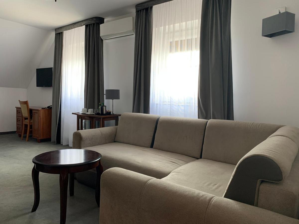 Hotel Kameleon タルノブジェク エクステリア 写真