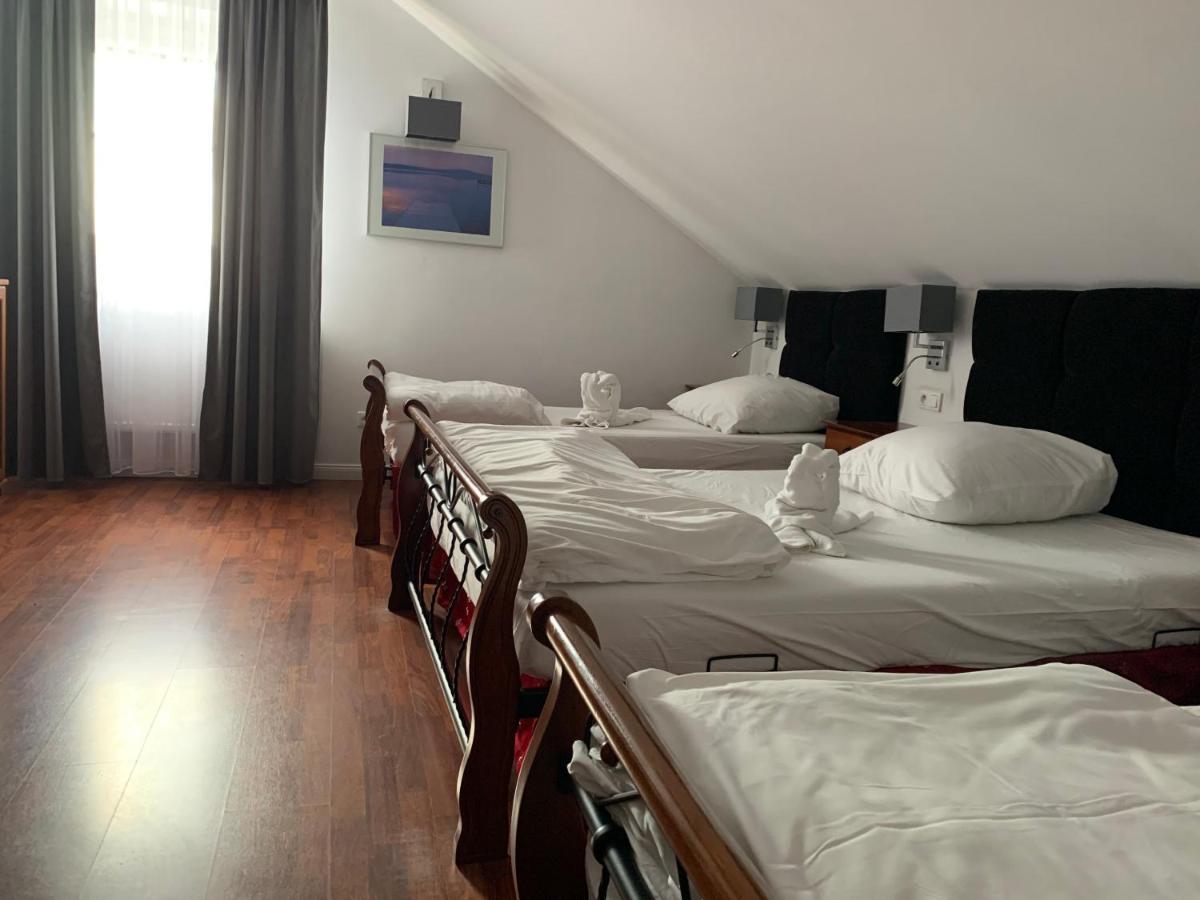 Hotel Kameleon タルノブジェク エクステリア 写真